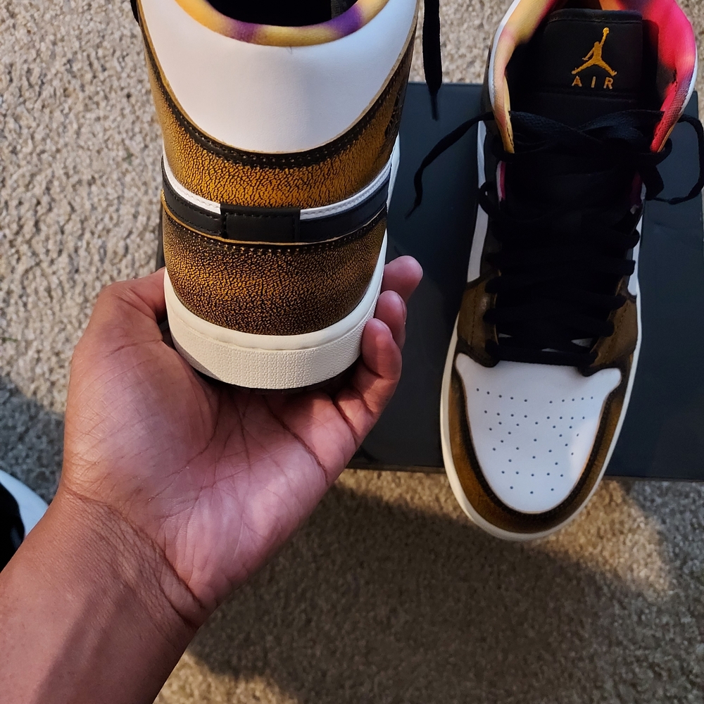 Jordan 1 Mid SE Black and White Sneakers - Picture 3 of 7